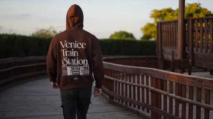 Temporada 1 Venice Train Station 88