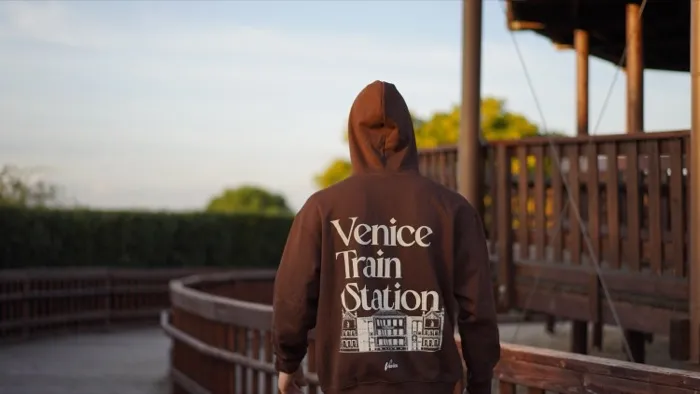 Temporada 1 Venice Train Station 95