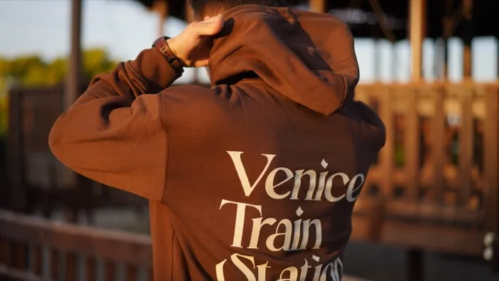 Temporada 1 Venice Train Station 102