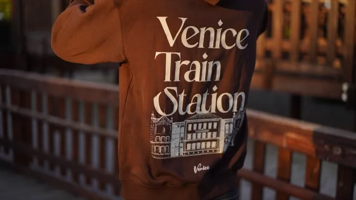 Temporada 1 Venice Train Station 103