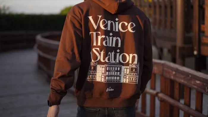 Temporada 1 Venice Train Station 105