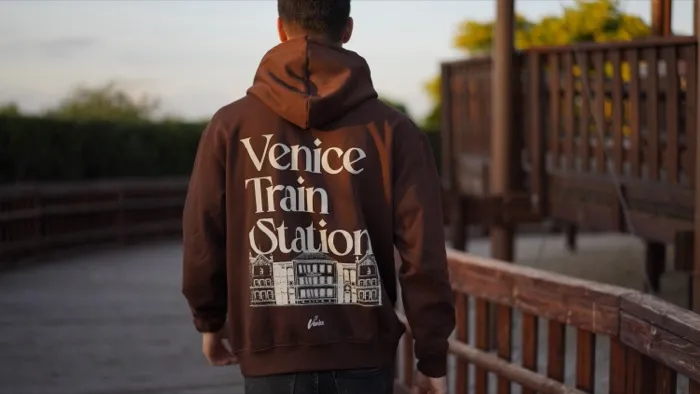Temporada 1 Venice Train Station 106