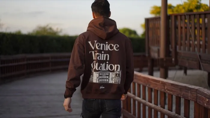 Temporada 1 Venice Train Station 107