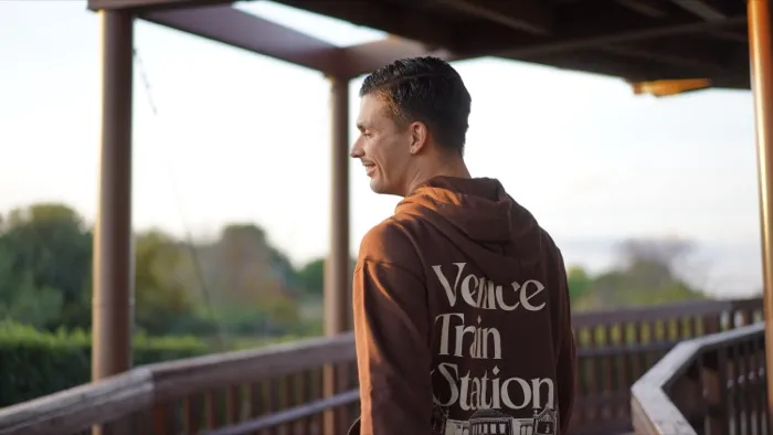 Temporada 1 Venice Train Station 144