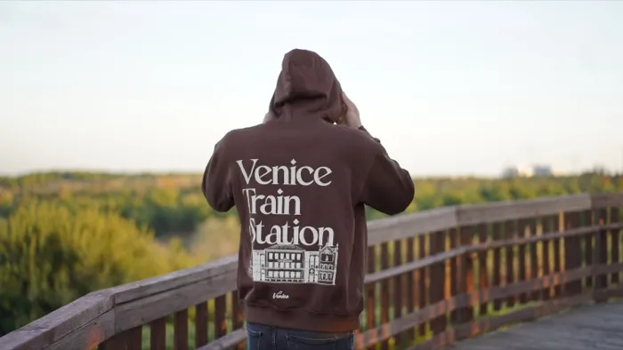 Temporada 1 Venice Train Station 154