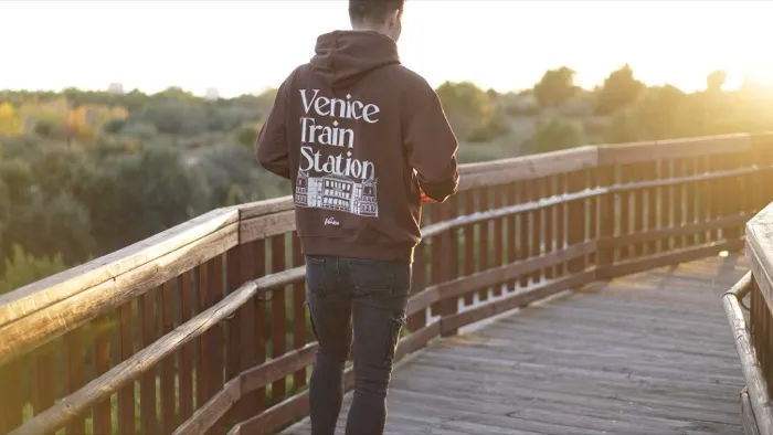 Temporada 1 Venice Train Station 175