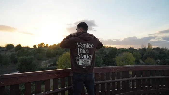 Temporada 1 Venice Train Station 214