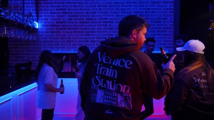 Temporada 1 Venice Train Station 249