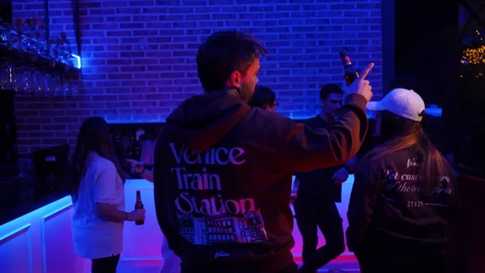 Temporada 1 Venice Train Station 253