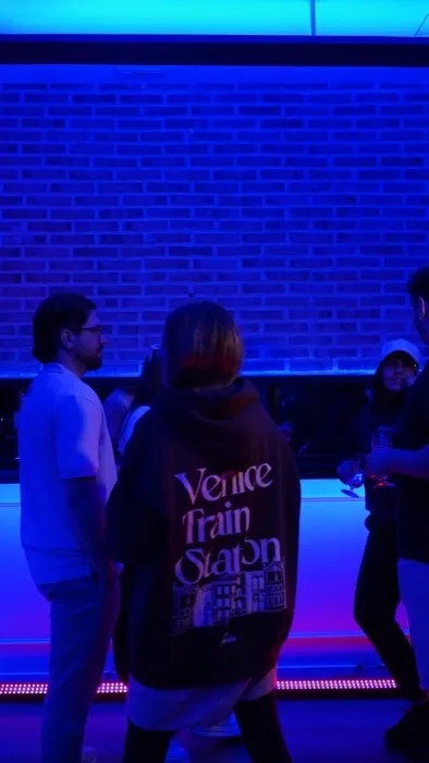 Temporada 1 Venice Train Station 308