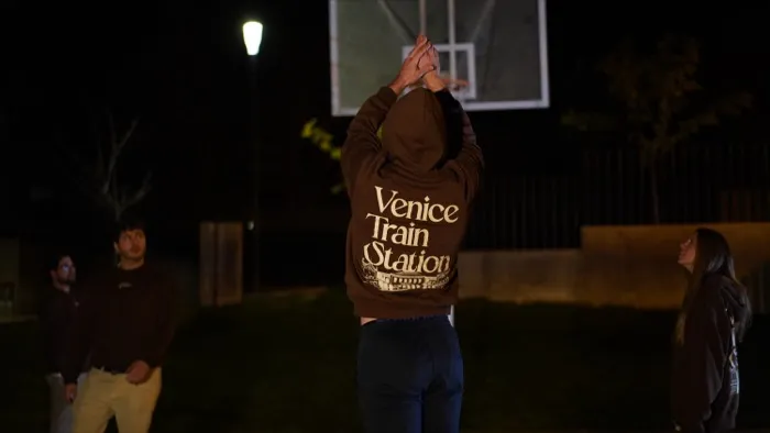 Temporada 1 Venice Train Station 392