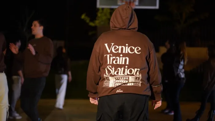 Temporada 1 Venice Train Station 422