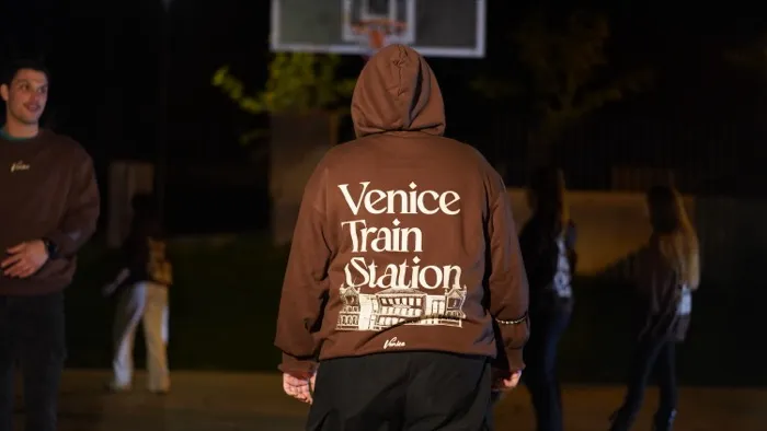 Temporada 1 Venice Train Station 424