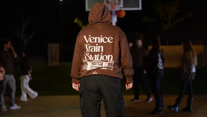 Temporada 1 Venice Train Station 426