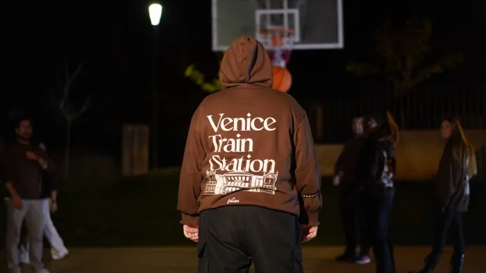 Temporada 1 Venice Train Station 427