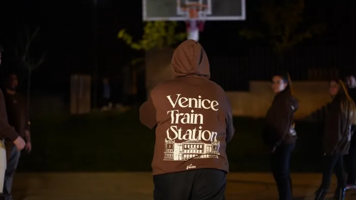 Temporada 1 Venice Train Station 428