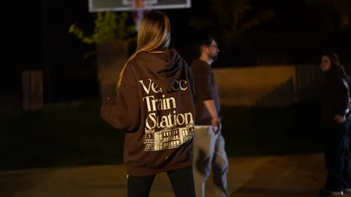 Temporada 1 Venice Train Station 451
