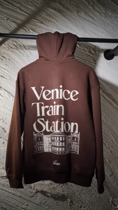 Temporada 1 Venice Train Station 547