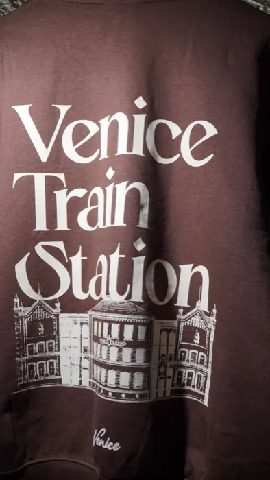 Temporada 1 Venice Train Station 549