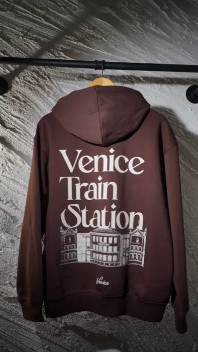 Temporada 1 Venice Train Station 551