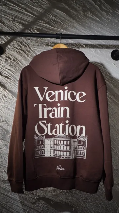 Temporada 1 Venice Train Station 552