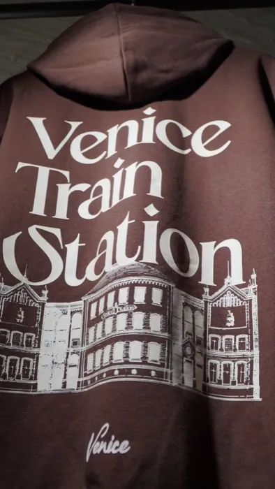 Temporada 1 Venice Train Station 557
