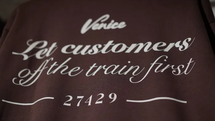 Temporada 1 Venice Train Station 615